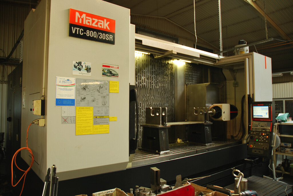 Mazak VTC-800 szimultán 5 tengelyes CNC megmunkáló központ