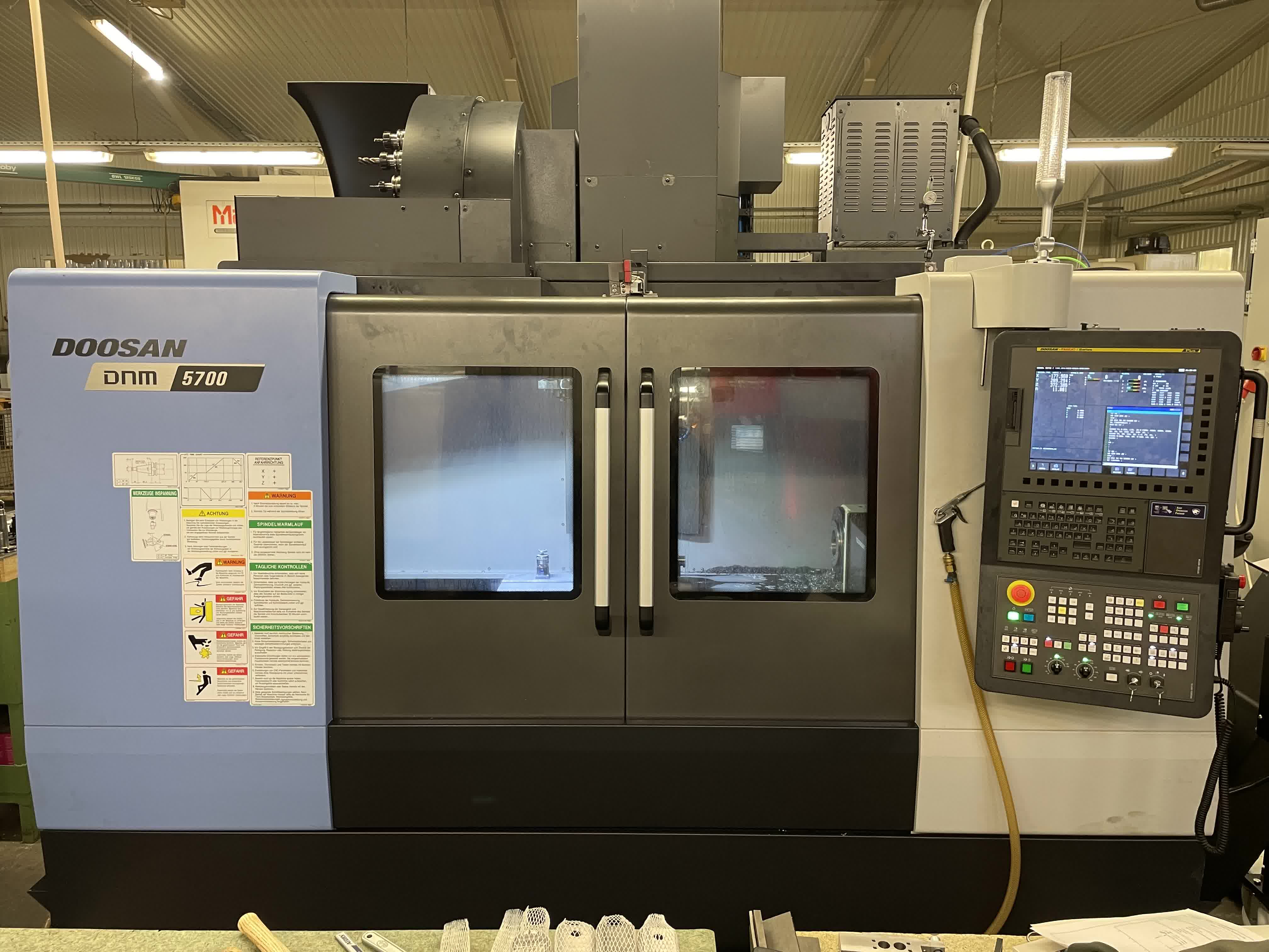 DOOSAN DNM 5700 4 tengelyes CNC megmunkálóközpont