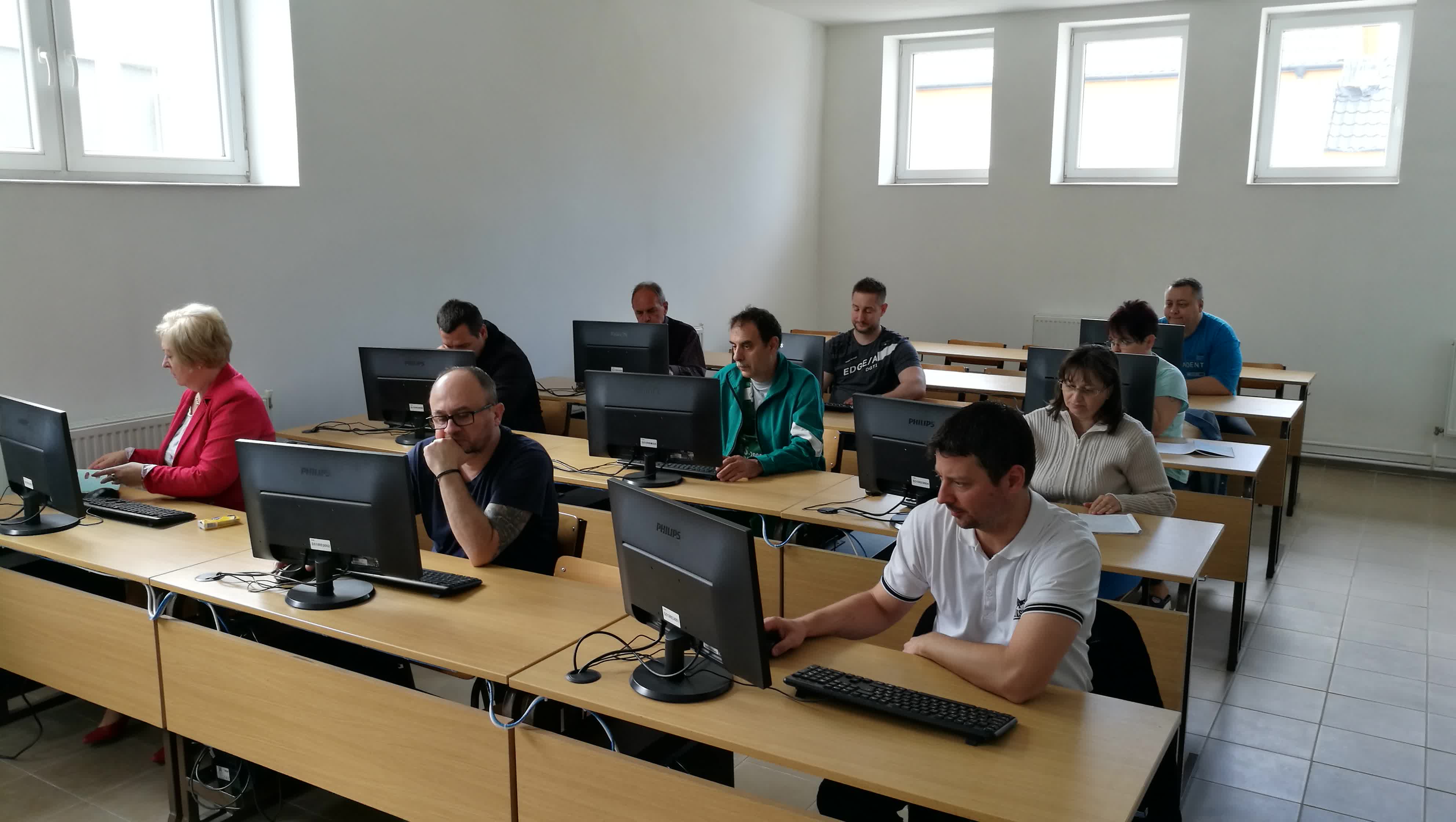 Levizsgáztak a dolgozók informatikából